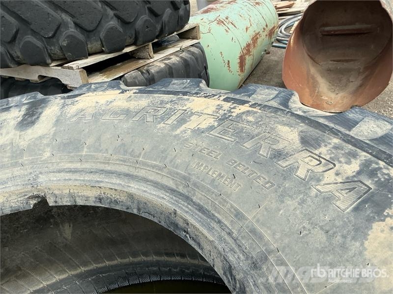 Quantity of (2) 710/50R26.5 Wheel Loader Tires Gume, kotači i naplatci