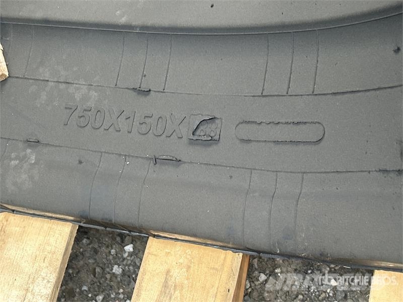 Quantity of (2) 750X150X88 (29 inches) Rubber Trac Drugi deli