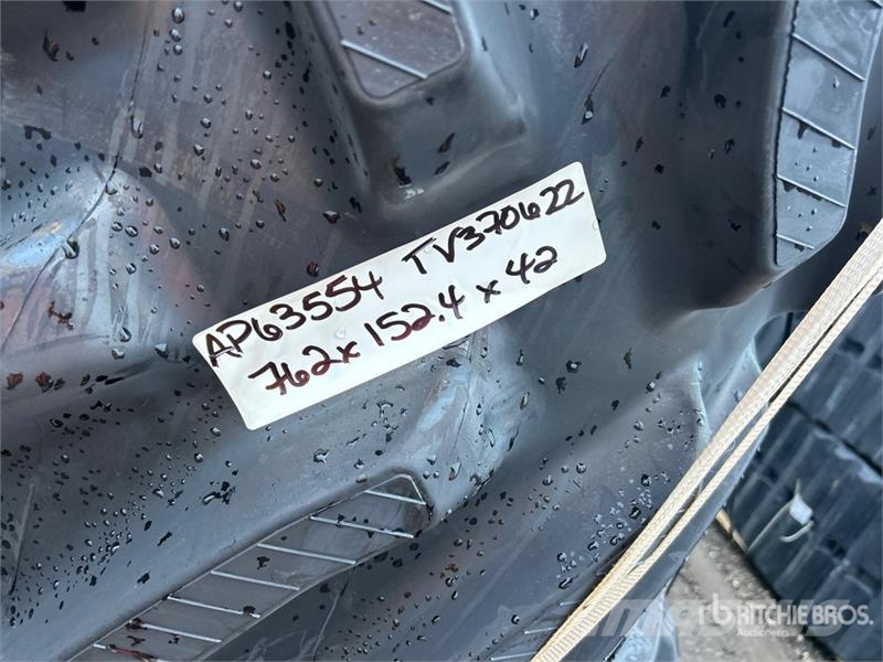 Quantity of (2) 762 mm x 152.4 mm X 42 mm 28" Rubb Outros componentes
