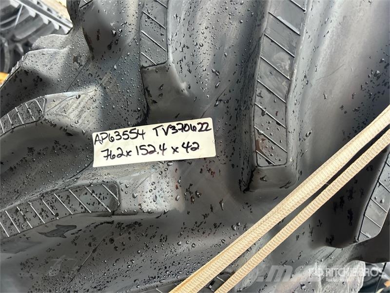  Quantity of (2) 762 mmm x 152.4 mm X 42 mm 28" Rub مكونات أخرى