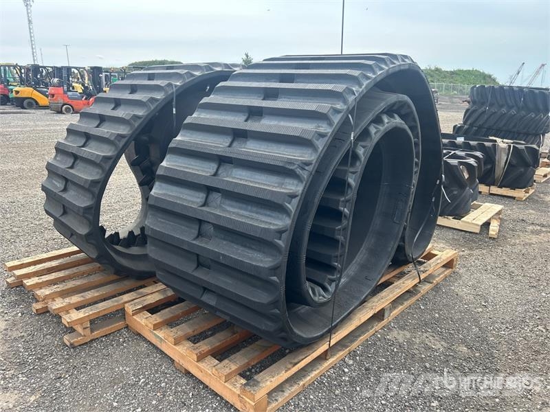 Quantity of (2) 900X150X74 (34 inches) Rubber Trac Drugi deli