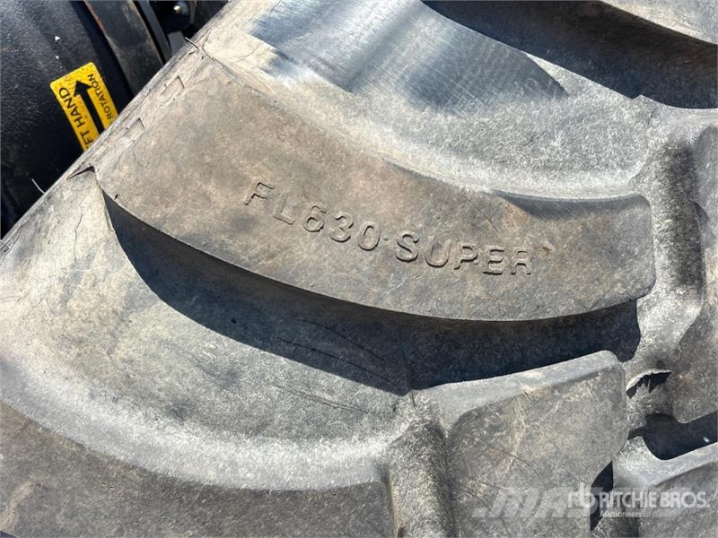 Quantity of (2) BKT 650/65R30.5 Tires Opony, koła i felgi