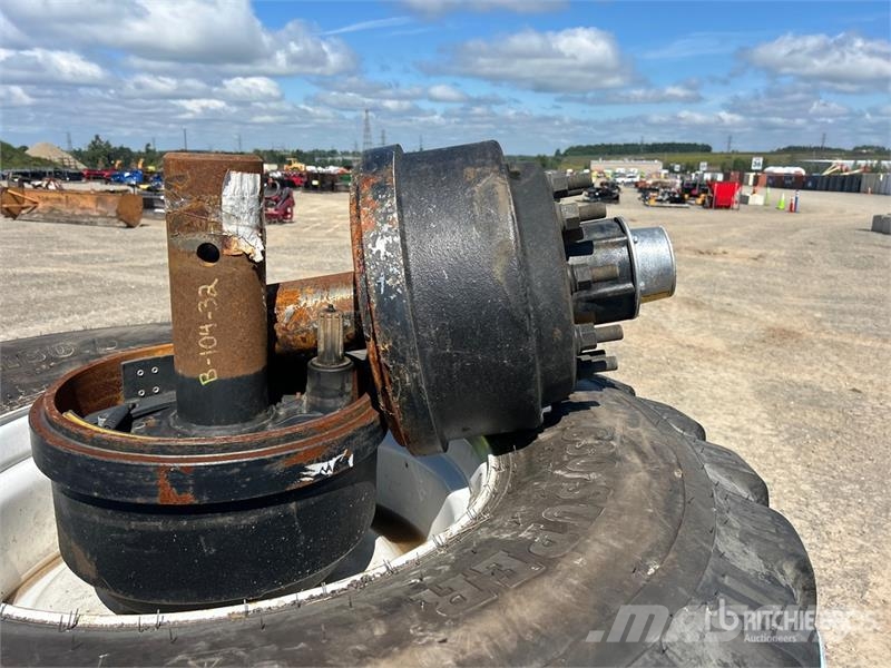 Quantity of (2) BKT 650/65R30.5 Tires Opony, koła i felgi