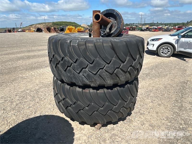 Quantity of (2) BKT 650/65R30.5 Tires Opony, koła i felgi