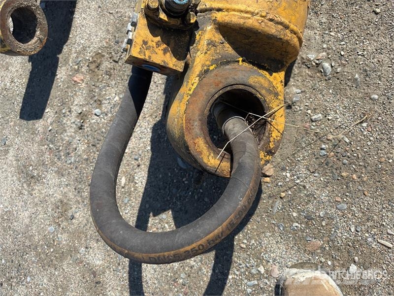  Quantity of (2) Boom and (1) Stick Cylinder Drugi deli