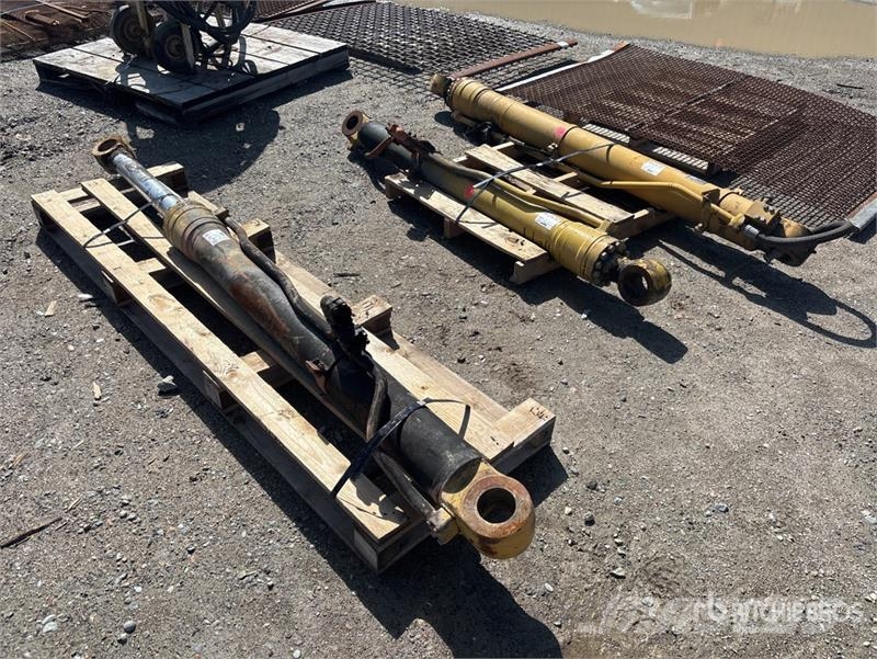  Quantity of (2) Boom and (1) Stick Cylinder Drugi deli