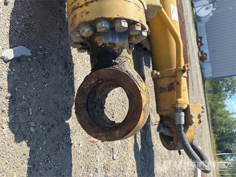  Quantity of (2) Boom and (1) Stick Cylinder Drugi deli