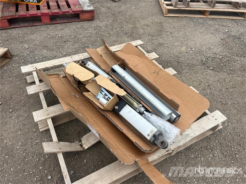  Quantity of (2) Byan Swing Gate Operator Arms with Drugi deli