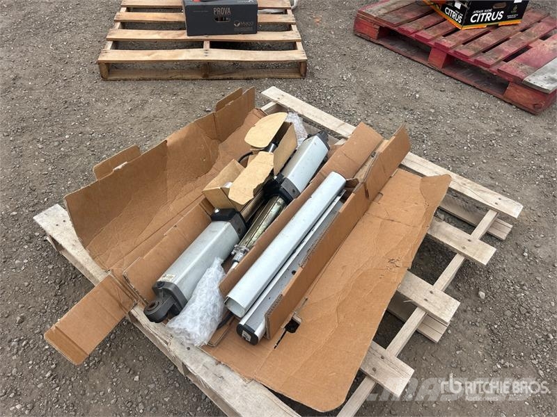  Quantity of (2) Byan Swing Gate Operator Arms with Drugi deli