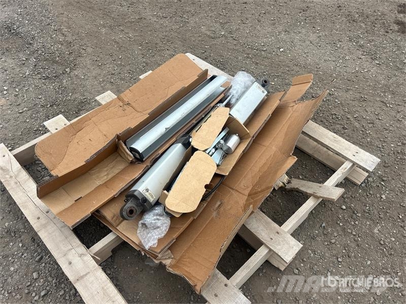  Quantity of (2) Byan Swing Gate Operator Arms with Drugi deli