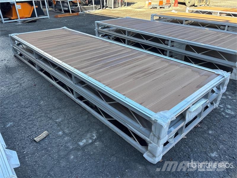  Quantity of (2)  BYT BDF412 4 ft x 12 ft Aluminum  Muut maatalouskoneet