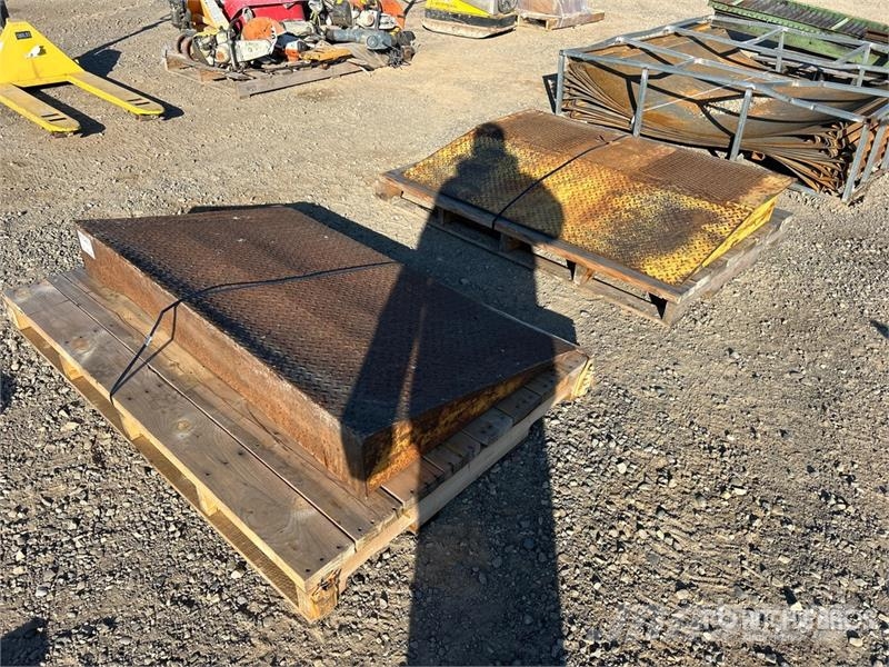  Quantity of (2) Cattle Loading Ramp ماكينات وملحقات مواش أخرى