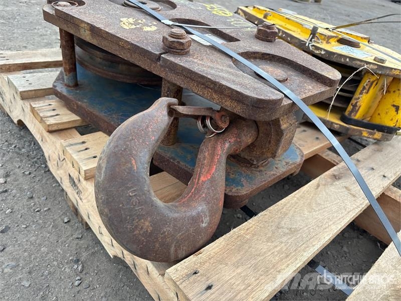Quantity of (2) Crane Hook Oprema i dijelovi za kranove