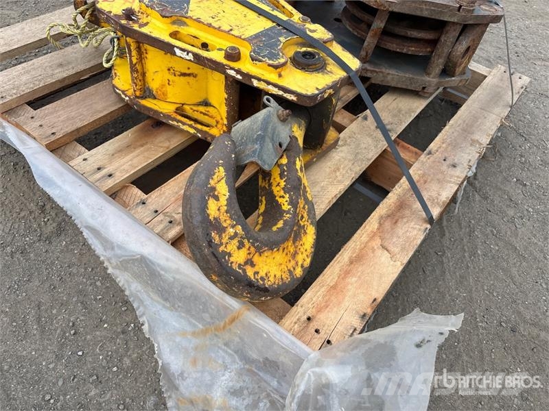 Quantity of (2) Crane Hook Oprema i dijelovi za kranove