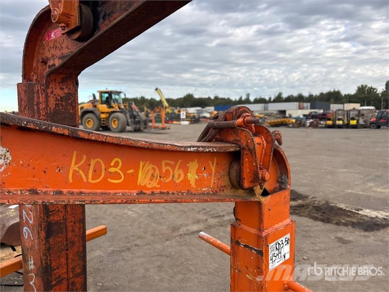 Quantity of (2) Crane Pallet Forks Fourche
