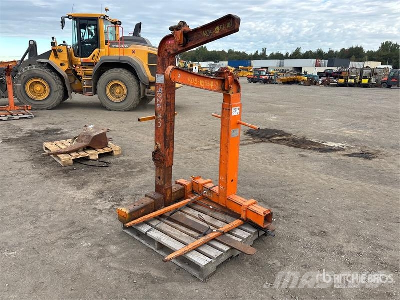 Quantity of (2) Crane Pallet Forks Fourche