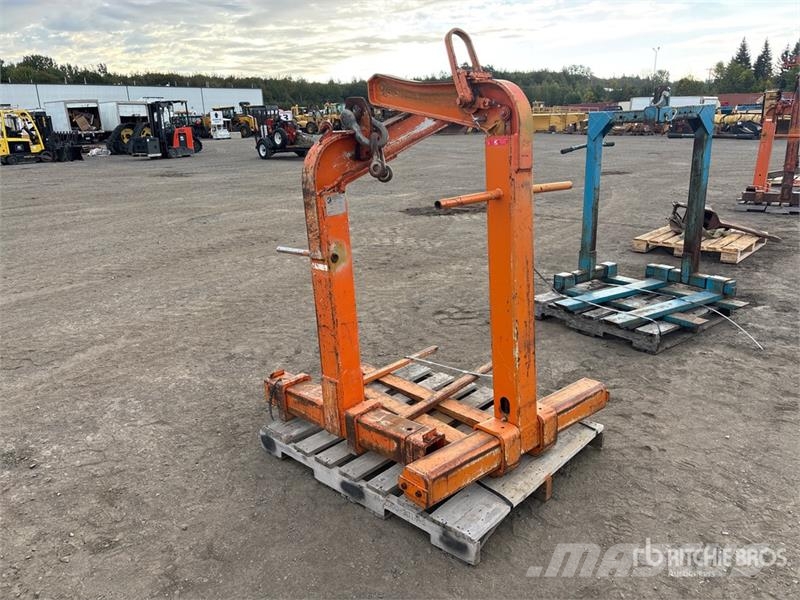 Quantity of (2) Crane Pallet Forks Fourche