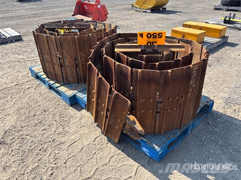  Quantity of (2) Crawler Dozer Steel Tracks - Fits  Drugi deli