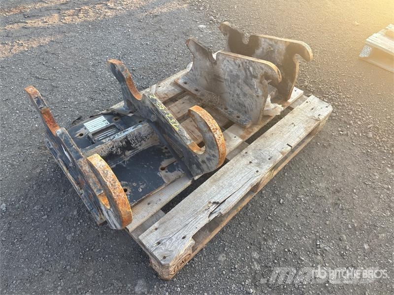 Quantity of (2) Excavator Coupler Hitre spojke