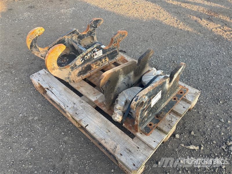 Quantity of (2) Excavator Coupler Hitre spojke