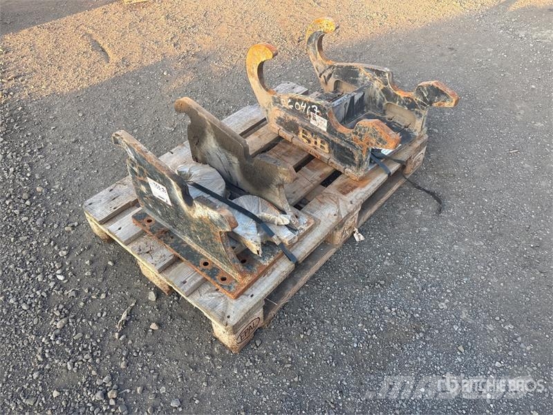 Quantity of (2) Excavator Coupler Hitre spojke