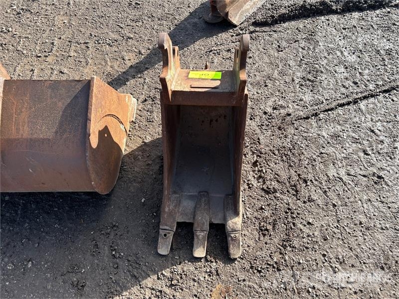 Quantity of (2) Excavator Bucket Žlice