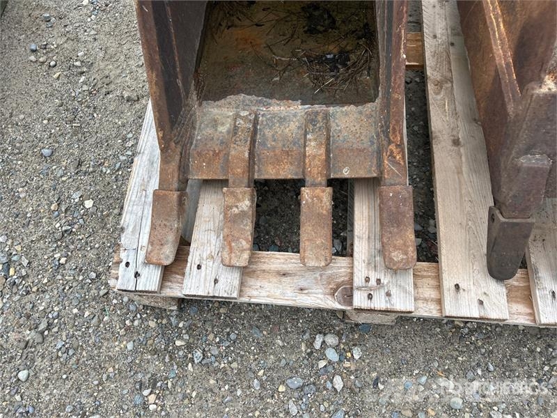  Quantity of (2) Excavator Bucket Schaufeln