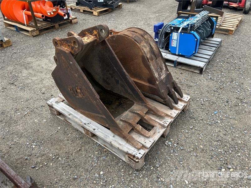  Quantity of (2) Excavator Bucket Schaufeln