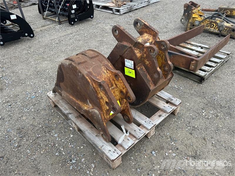  Quantity of (2) Excavator Bucket Schaufeln
