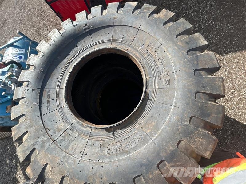 Quantity of (2) Forcestone 23.5x25 Tires Gume, točkovi i felne