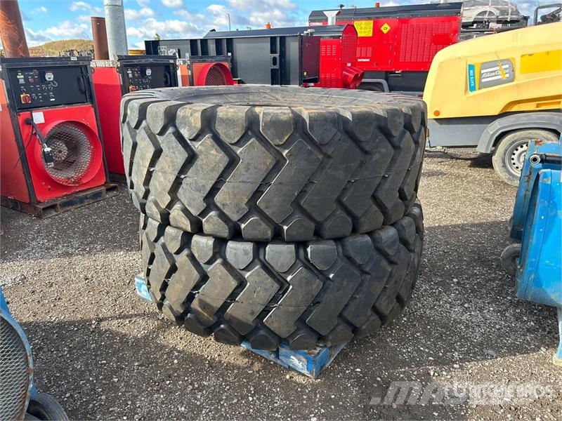 Quantity of (2) Forcestone 23.5x25 Tires Gume, točkovi i felne