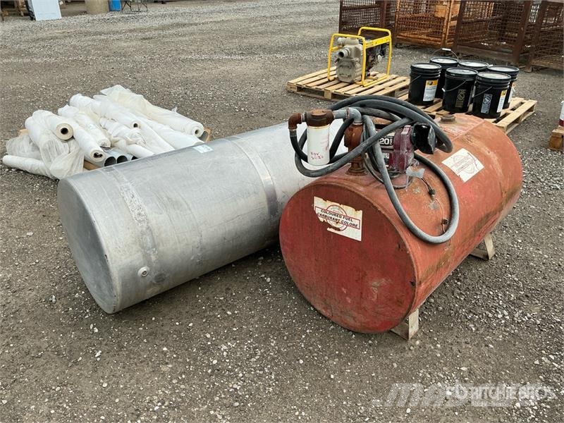  Quantity of (2) Fuel Tank Kraftstoff- und Zusatzstoffbehälter