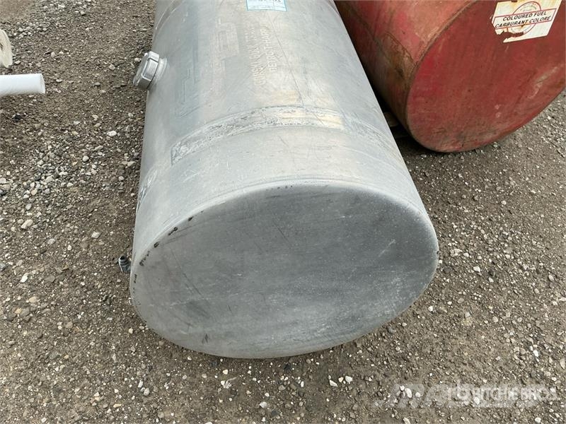  Quantity of (2) Fuel Tank Kraftstoff- und Zusatzstoffbehälter