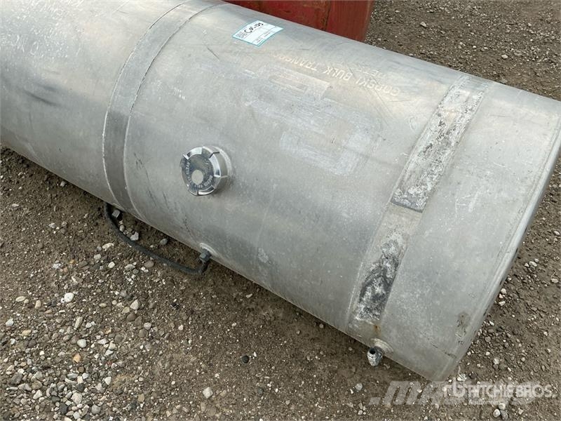  Quantity of (2) Fuel Tank Kraftstoff- und Zusatzstoffbehälter