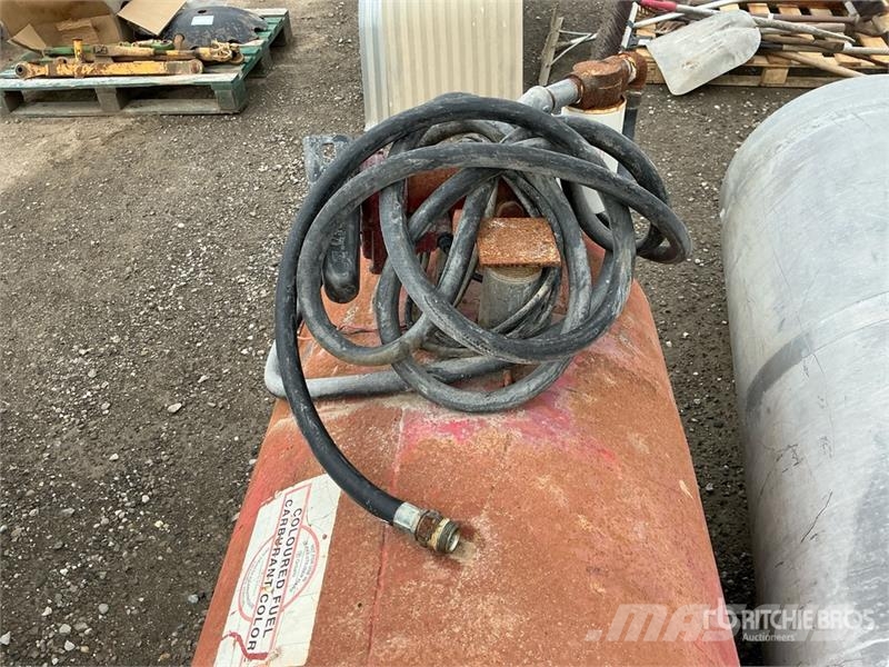  Quantity of (2) Fuel Tank Kraftstoff- und Zusatzstoffbehälter