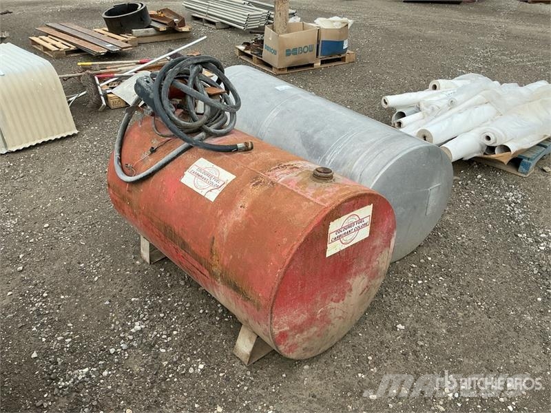  Quantity of (2) Fuel Tank Kraftstoff- und Zusatzstoffbehälter