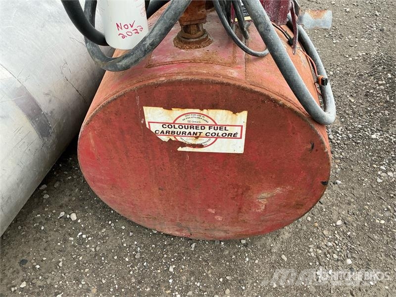  Quantity of (2) Fuel Tank Kraftstoff- und Zusatzstoffbehälter