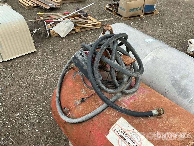  Quantity of (2) Fuel Tank Kraftstoff- und Zusatzstoffbehälter