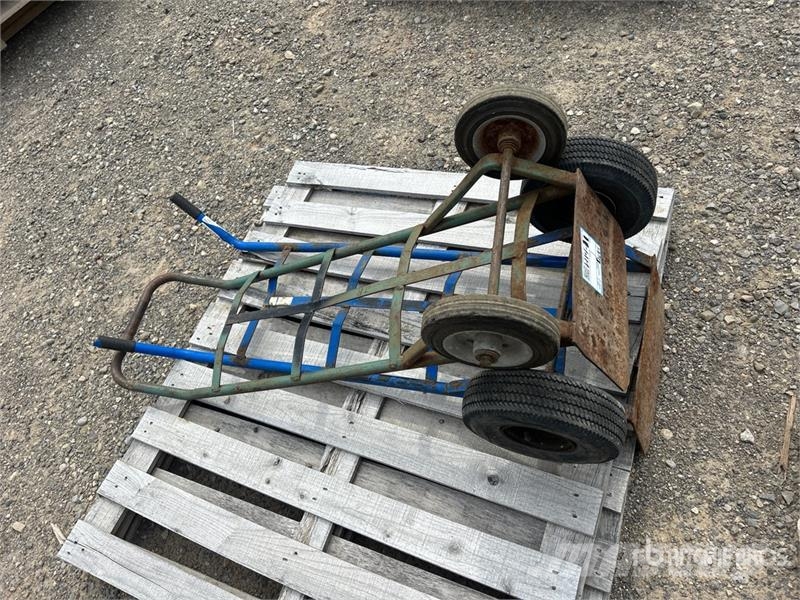  Quantity of (2) Hand Truck Drugi deli