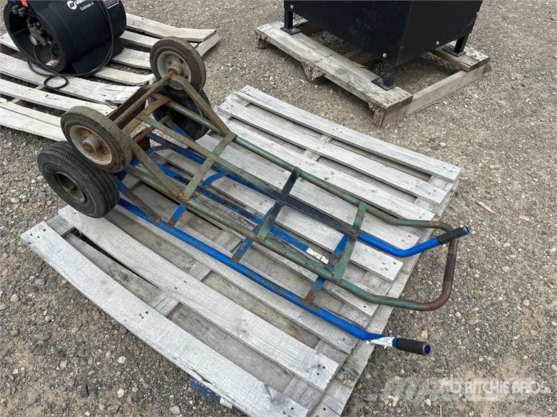  Quantity of (2) Hand Truck Drugi deli