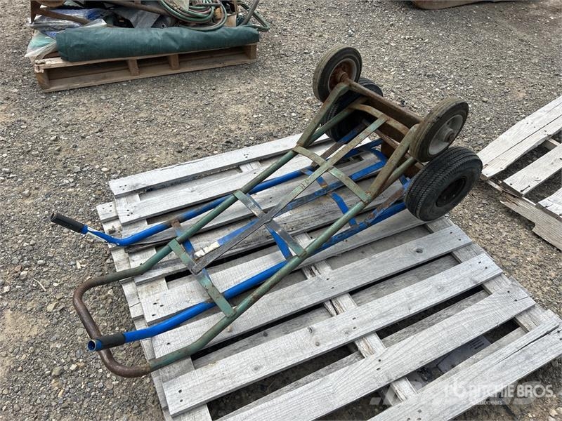  Quantity of (2) Hand Truck Drugi deli