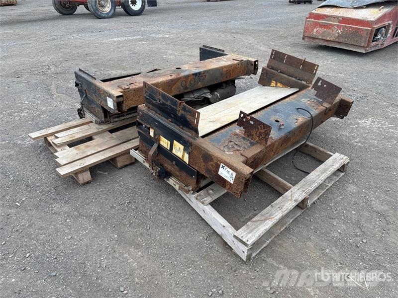  Quantity of (2) Hydraulic Tailgates - Fits Pickup معدات النقل - غير ذلك