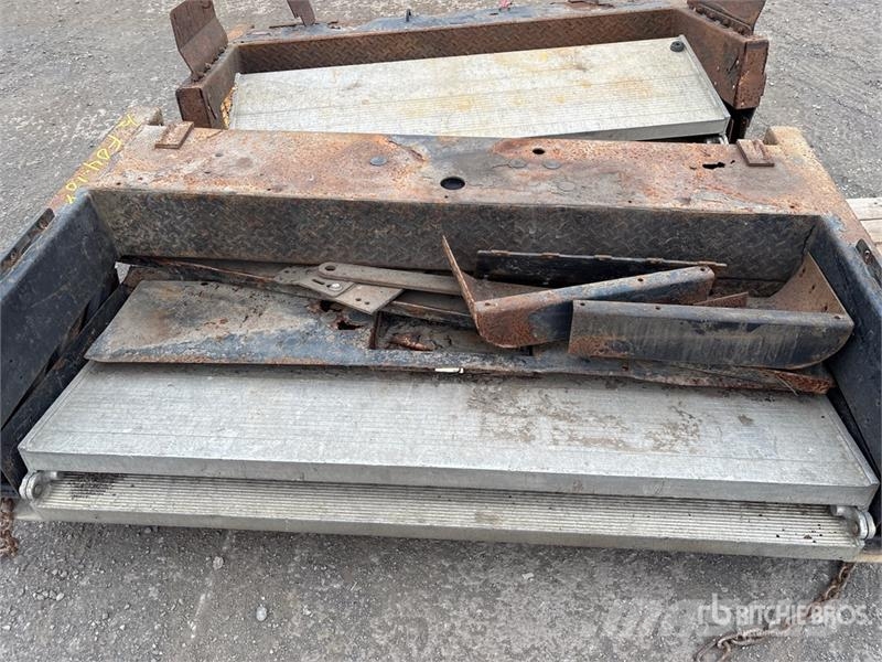  Quantity of (2) Hydraulic Tailgates - Fits Pickup معدات النقل - غير ذلك