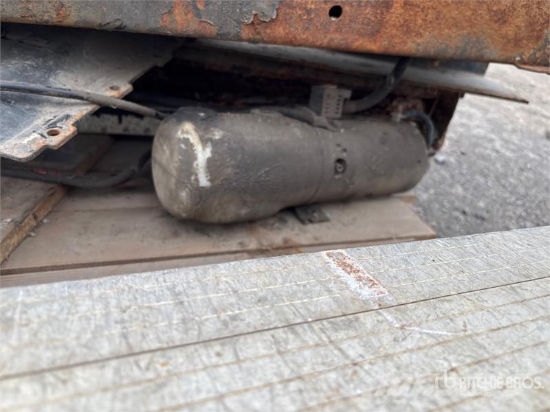 Quantity of (2) Hydraulic Tailgates - Fits Pickup معدات النقل - غير ذلك