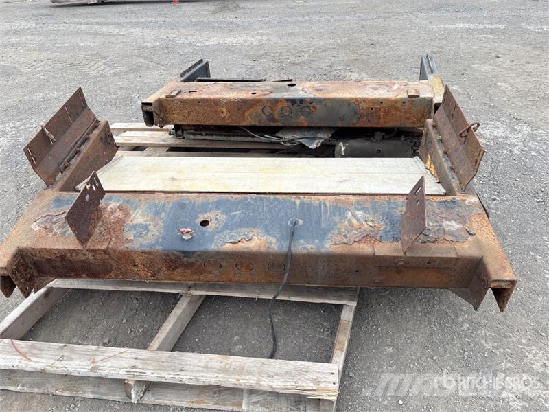  Quantity of (2) Hydraulic Tailgates - Fits Pickup معدات النقل - غير ذلك