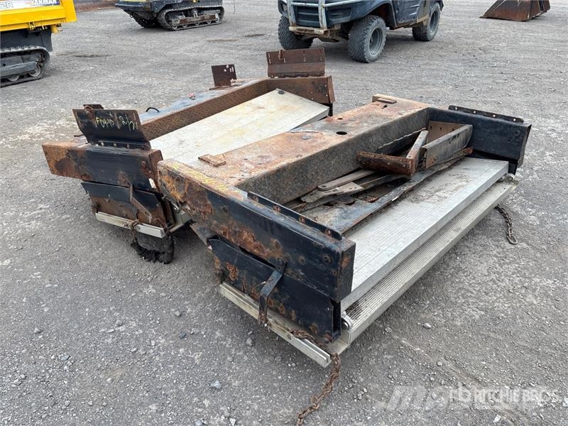  Quantity of (2) Hydraulic Tailgates - Fits Pickup معدات النقل - غير ذلك