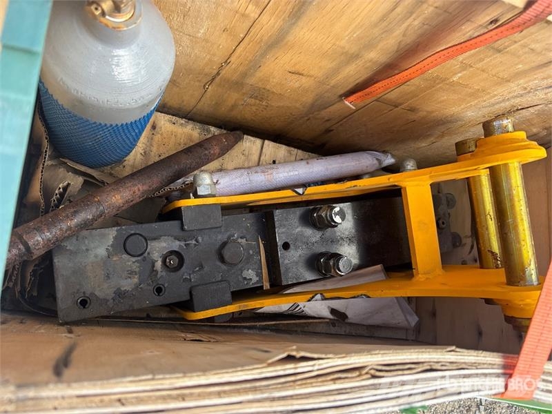 Quantity of (2) Machpro Attachments (Unused) Drugi deli