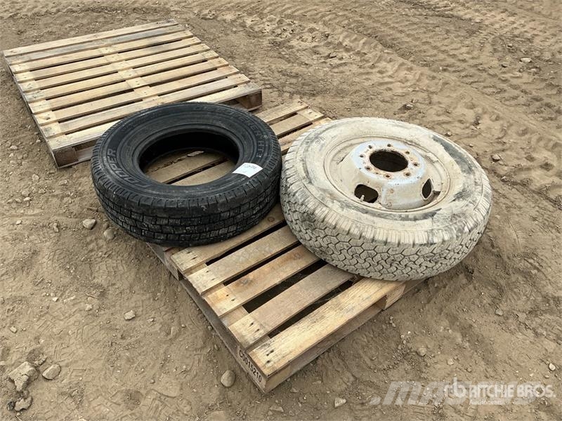  Quantity of (2) Mixed Tires Gume, kolesa in platišča