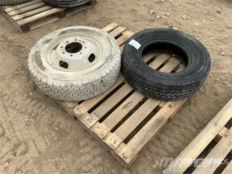  Quantity of (2) Mixed Tires Gume, kolesa in platišča