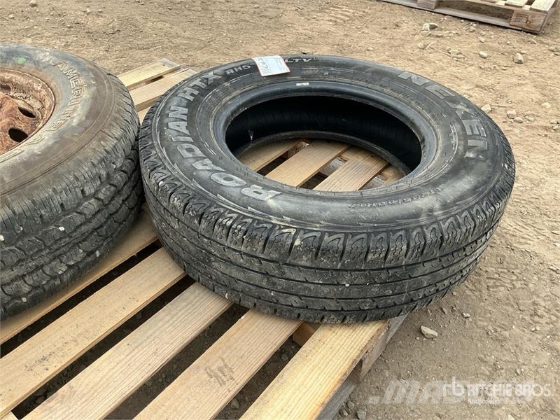  Quantity of (2) Mixed Tires Gume, kolesa in platišča